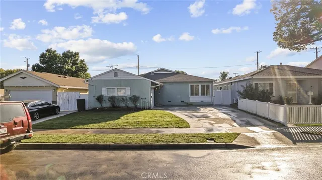 $1,485,000 | 325 North Glenwood Place, Burbank, CA 91506