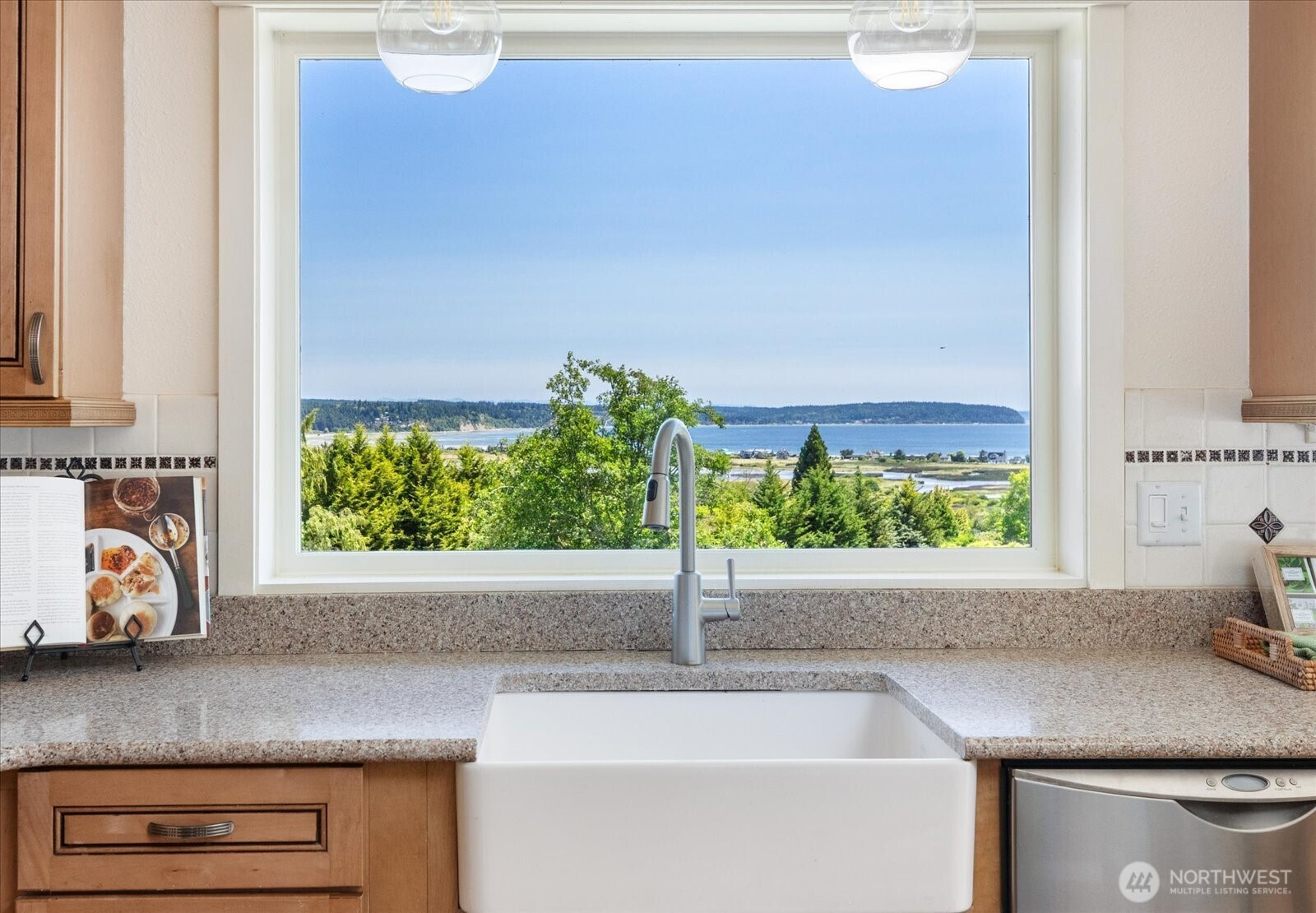 1950 East Hillvista Road Freeland, WA 98249 - Photo 9 of 40 Gallery Image 9