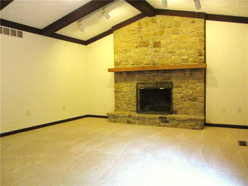 8224 Mud Creek Road Indianapolis, IN 46256 - Photo 4 of 19