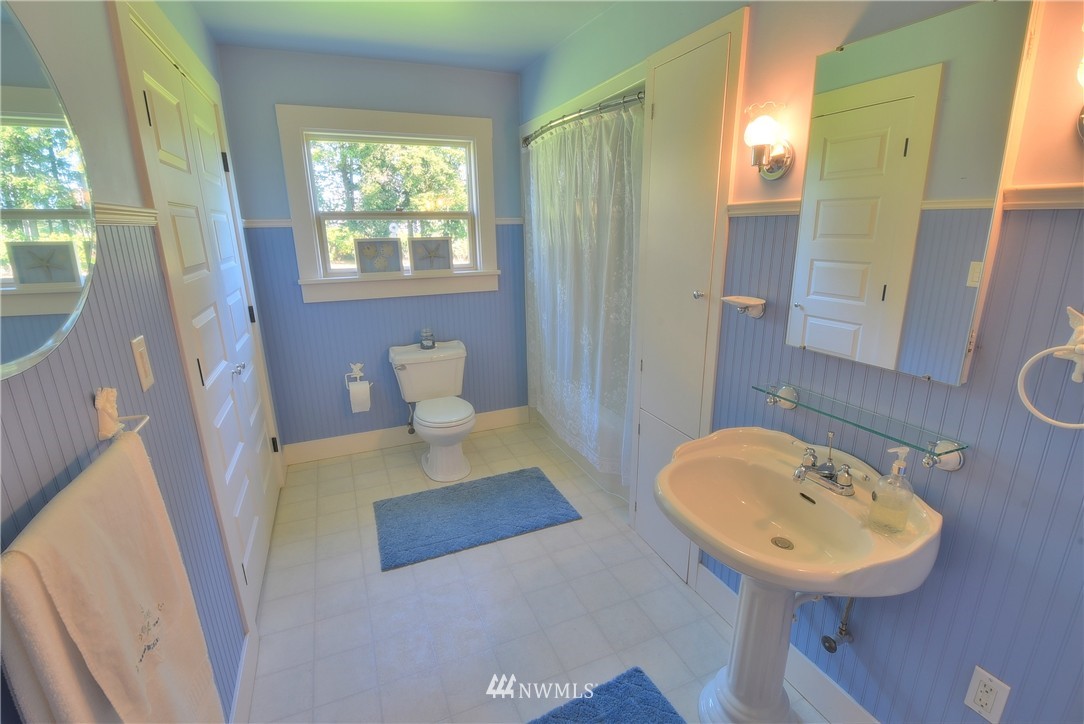 589 East Badger Road Lynden, WA 98264 - Photo 12 of 25 Gallery Image 12