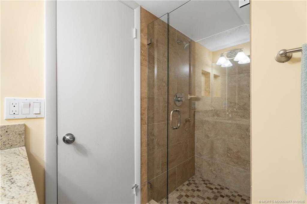 291 Northeast Edgewater Drive Stuart, FL 34996 - Photo 30 of 50 Bathroom - Upstairs