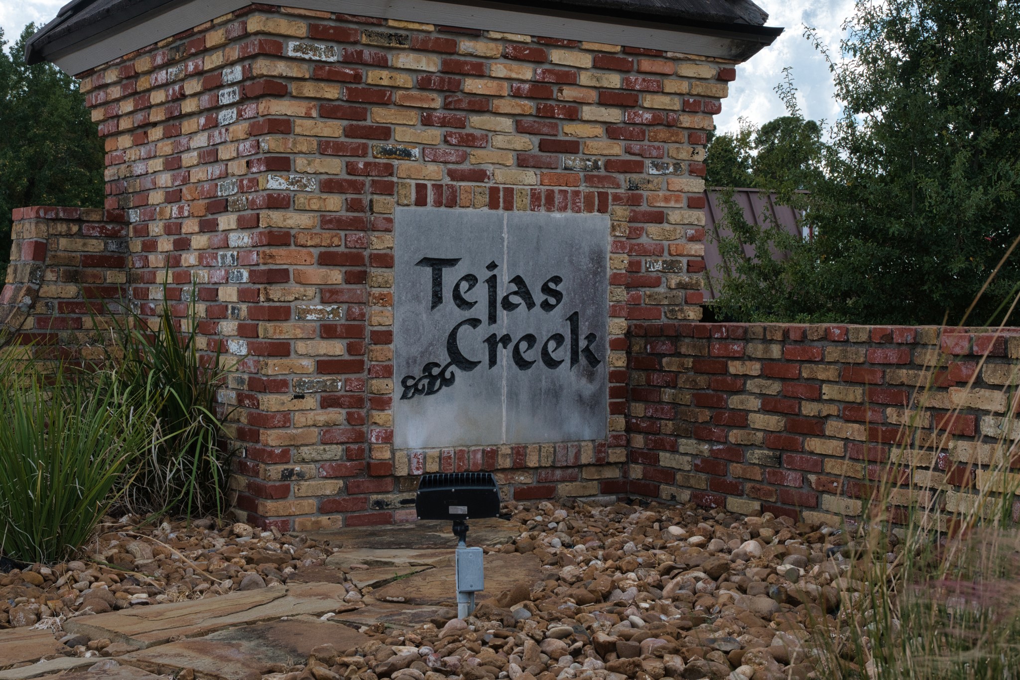 225 Mesa View Montgomery, TX 77316 - Photo 2 of 37 a brick building with a shower