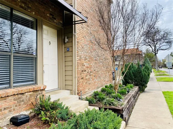 $1,375 | 4049 Herschel Avenue, Unit E, Dallas, TX 75219