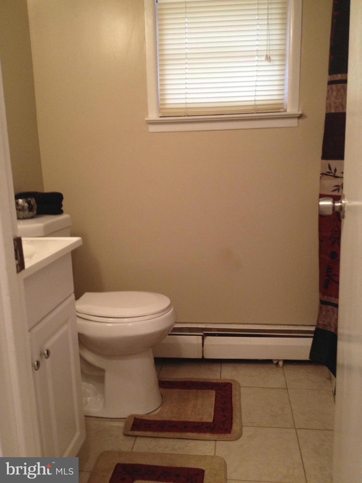 15115 Alaska Road Woodbridge, VA 22191 - Photo 14 of 18 Bath