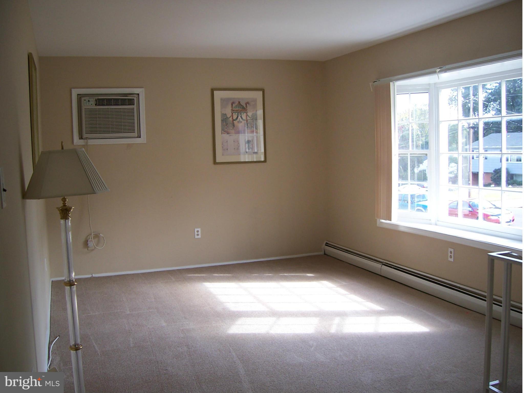 15115 Alaska Road Woodbridge, VA 22191 - Photo 7 of 18 Living Room