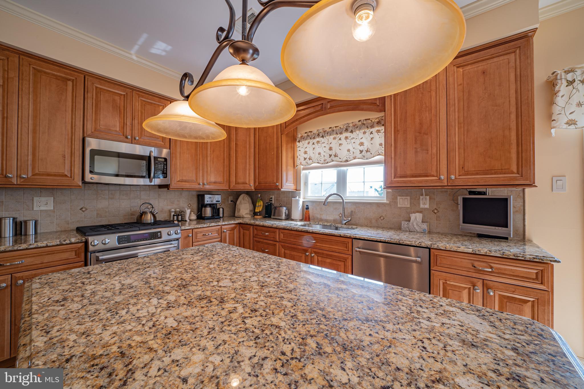 122 Statesman Road Chalfont, PA 18914 - Photo 22 of 54 Granite Countertops & Island