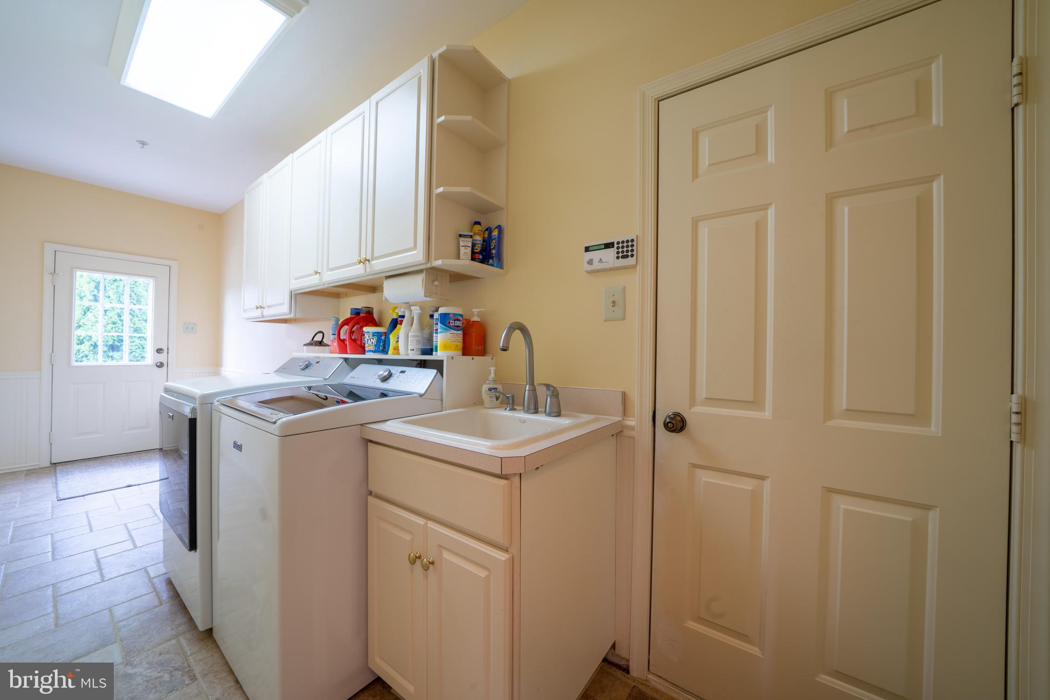 122 Statesman Road Chalfont, PA 18914 - Photo 27 of 54 Mudroom with Garage Access