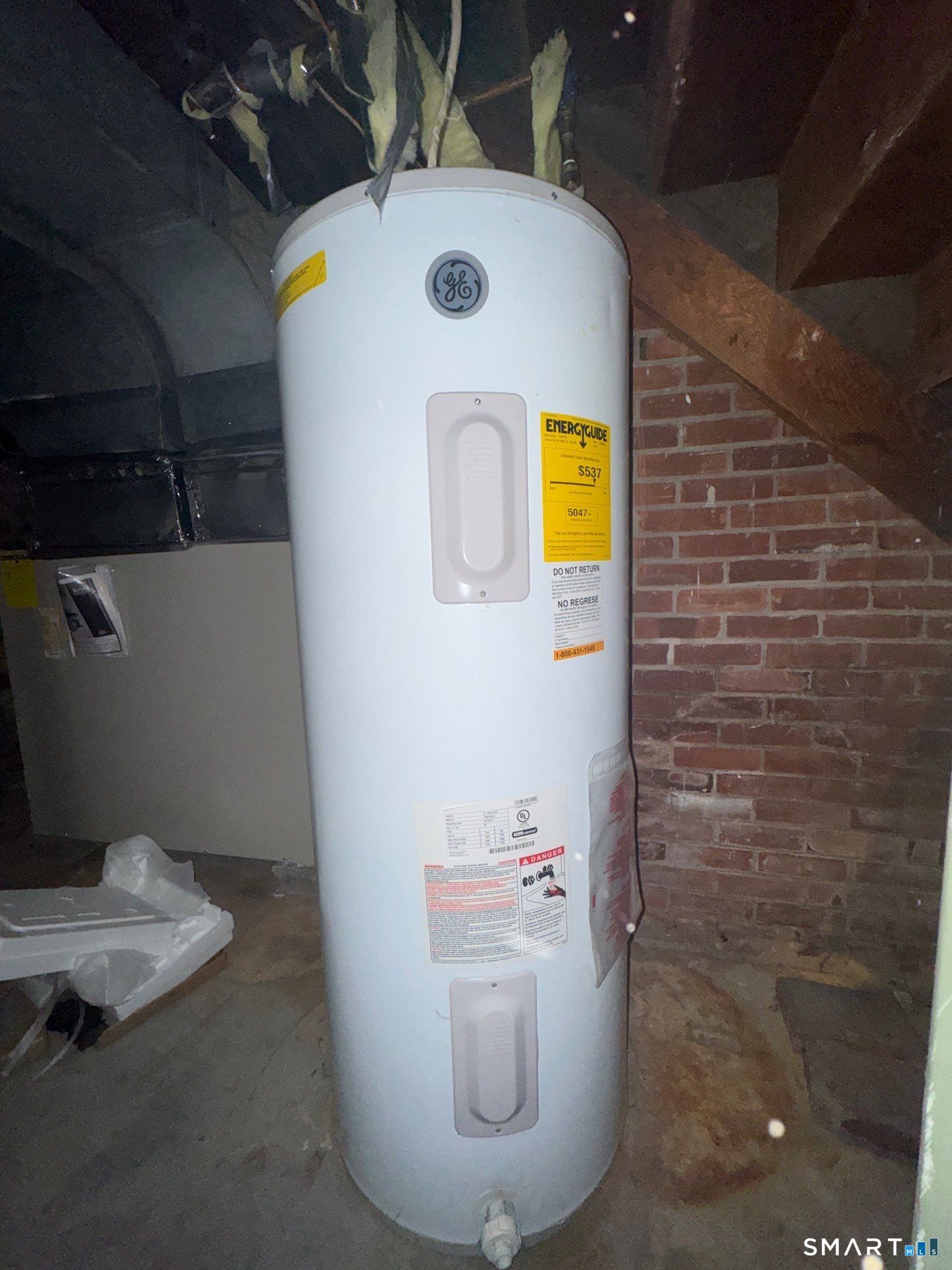 81 Lancaster Road Bristol, CT 06010 - Photo 28 of 30 a bathroom with a sink and a mirror