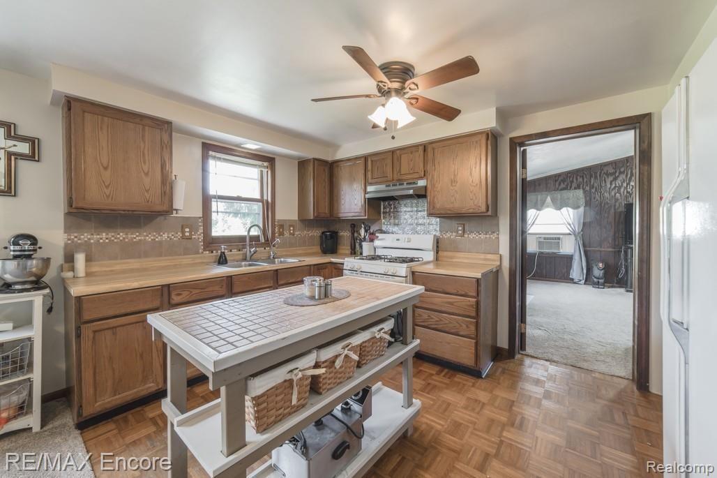 155 North Lake George Road Attica, MI 48412 - Photo 9 of 38 155 North Lake George-9.jpg