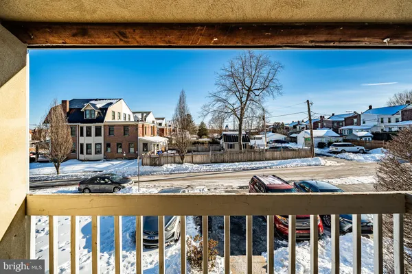 a view of a houses with sitting area