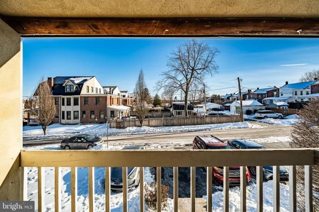 a view of a houses with sitting area