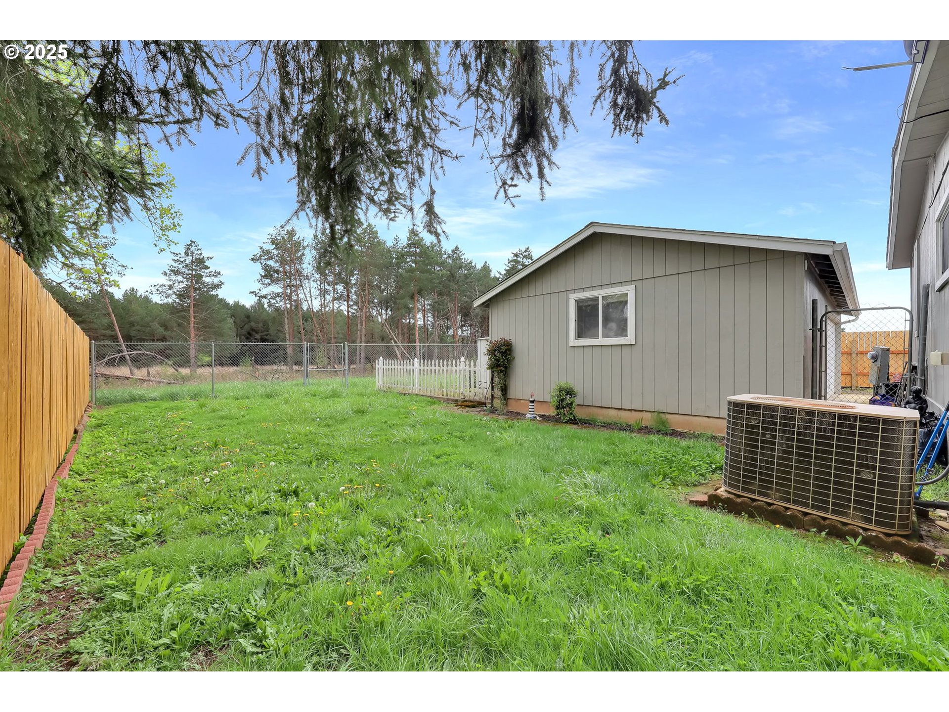 4990 Morely Loop Eugene, OR 97402 - Photo 34 of 36 Yard