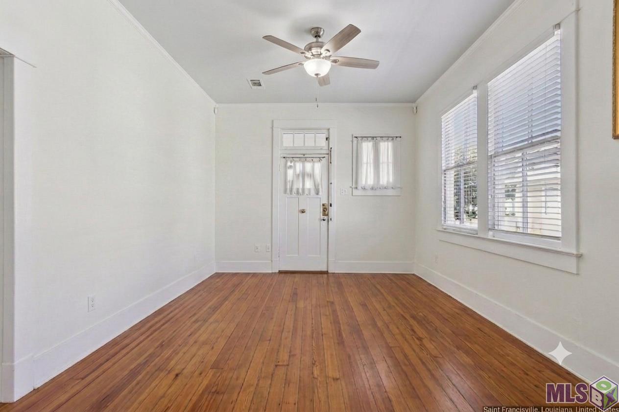 666 North Seventh Street Baton Rouge, LA 70802 - Photo 3 of 21 Living Room toward front door