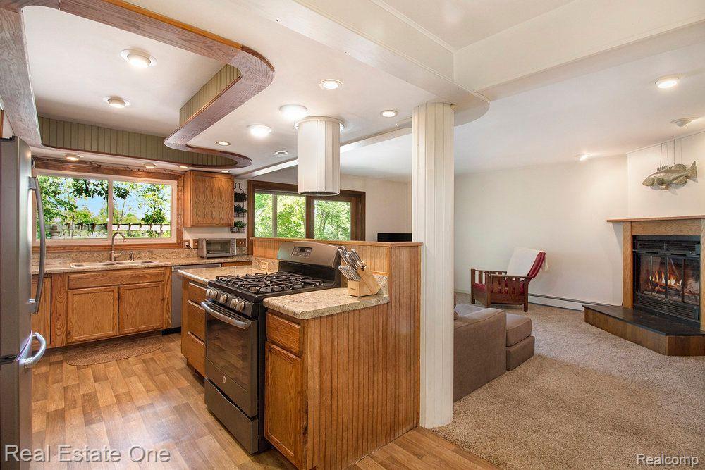 8784 River Valley Road Brighton, MI 48116 - Photo 15 of 37 Kitchen off Living Room