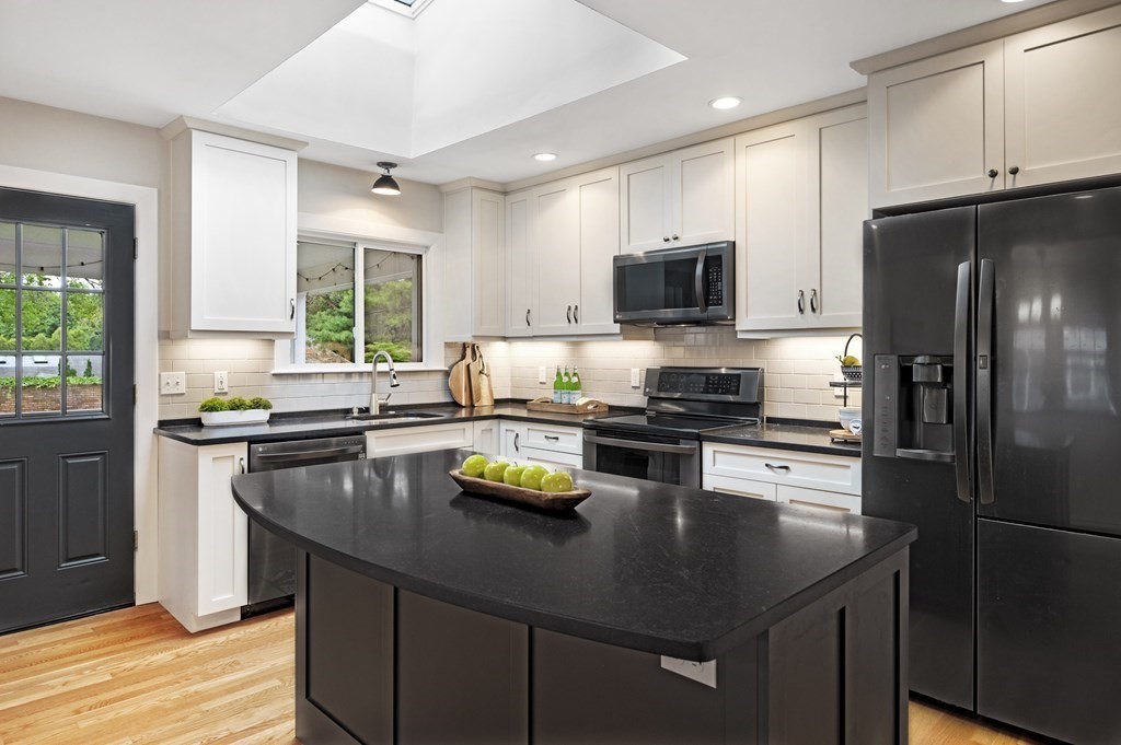 6 Arlyn Road Marblehead, MA 01945 - Photo 9 of 26