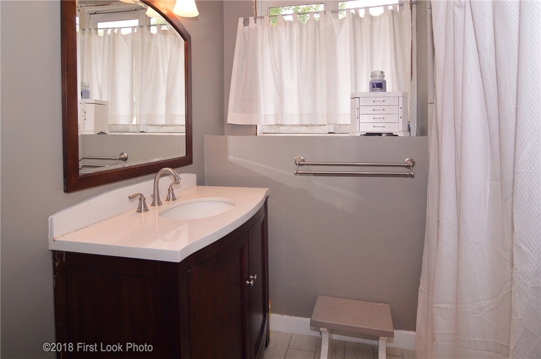 44 Bagley Road Warwick, RI 02888 - Photo 16 of 30