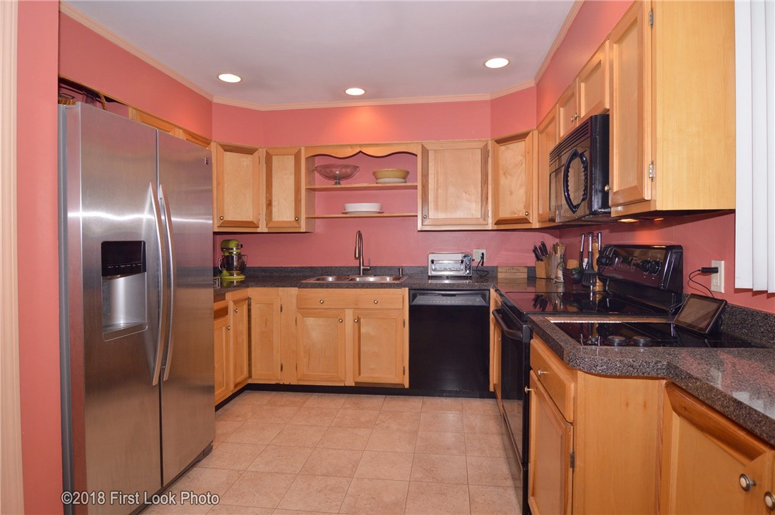 44 Bagley Road Warwick, RI 02888 - Photo 3 of 30