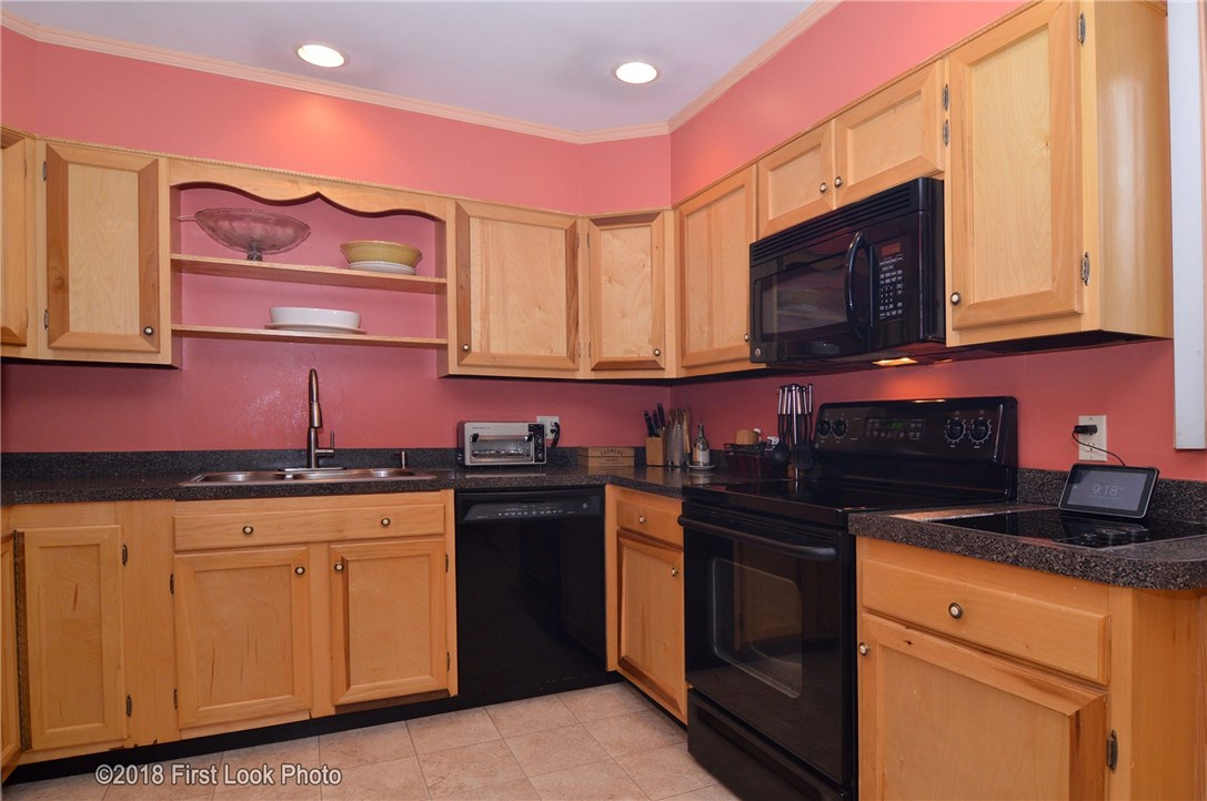44 Bagley Road Warwick, RI 02888 - Photo 4 of 30