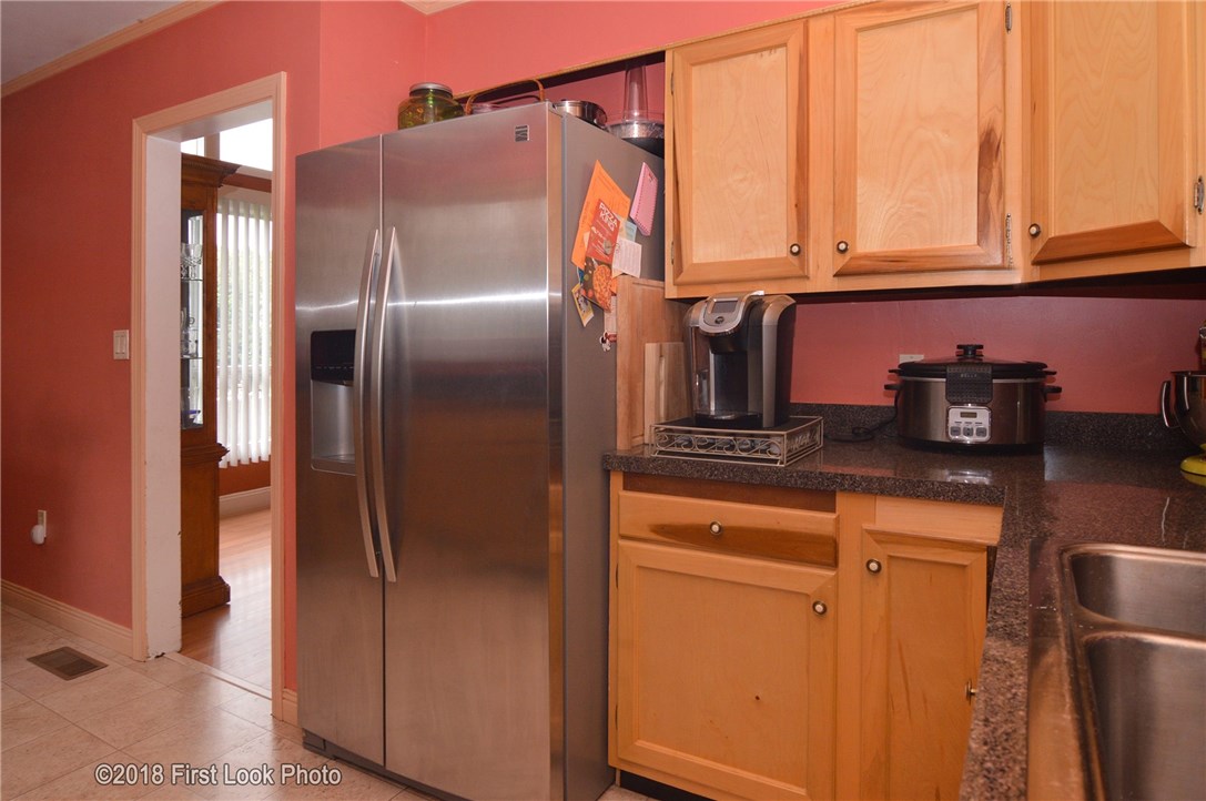 44 Bagley Road Warwick, RI 02888 - Photo 7 of 30