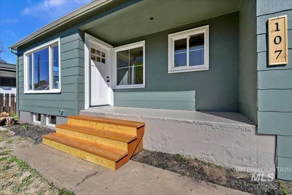 $309,900 | 107 East Montana Avenue, Homedale, ID 83628