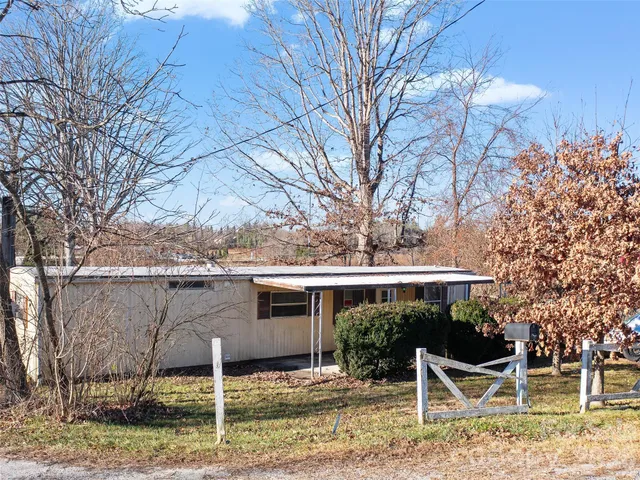 $85,000 | 1905 Old Spartanburg Road, Hendersonville, NC 28792