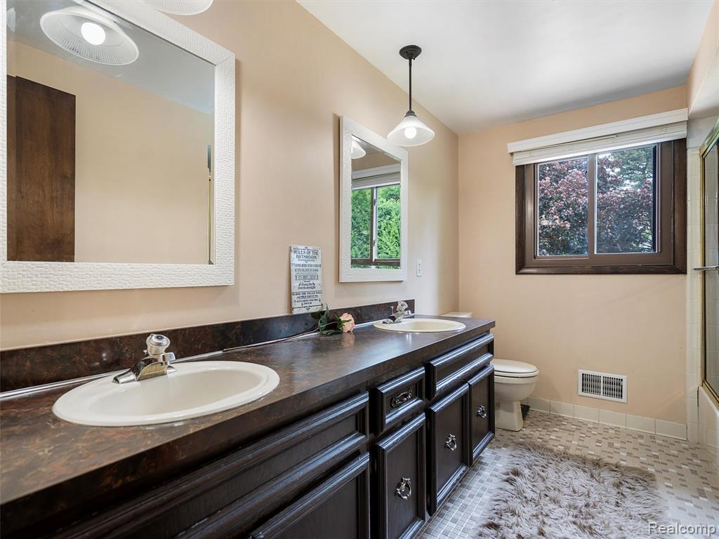 1890 Ludgate Lane Rochester Hills, MI 48309 - Photo 34 of 41