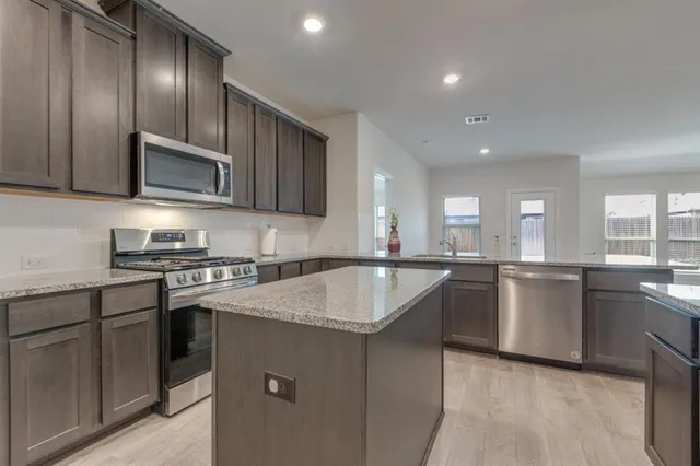 $2,200 | 3017 Cobalt Drive, Aubrey, TX 76227