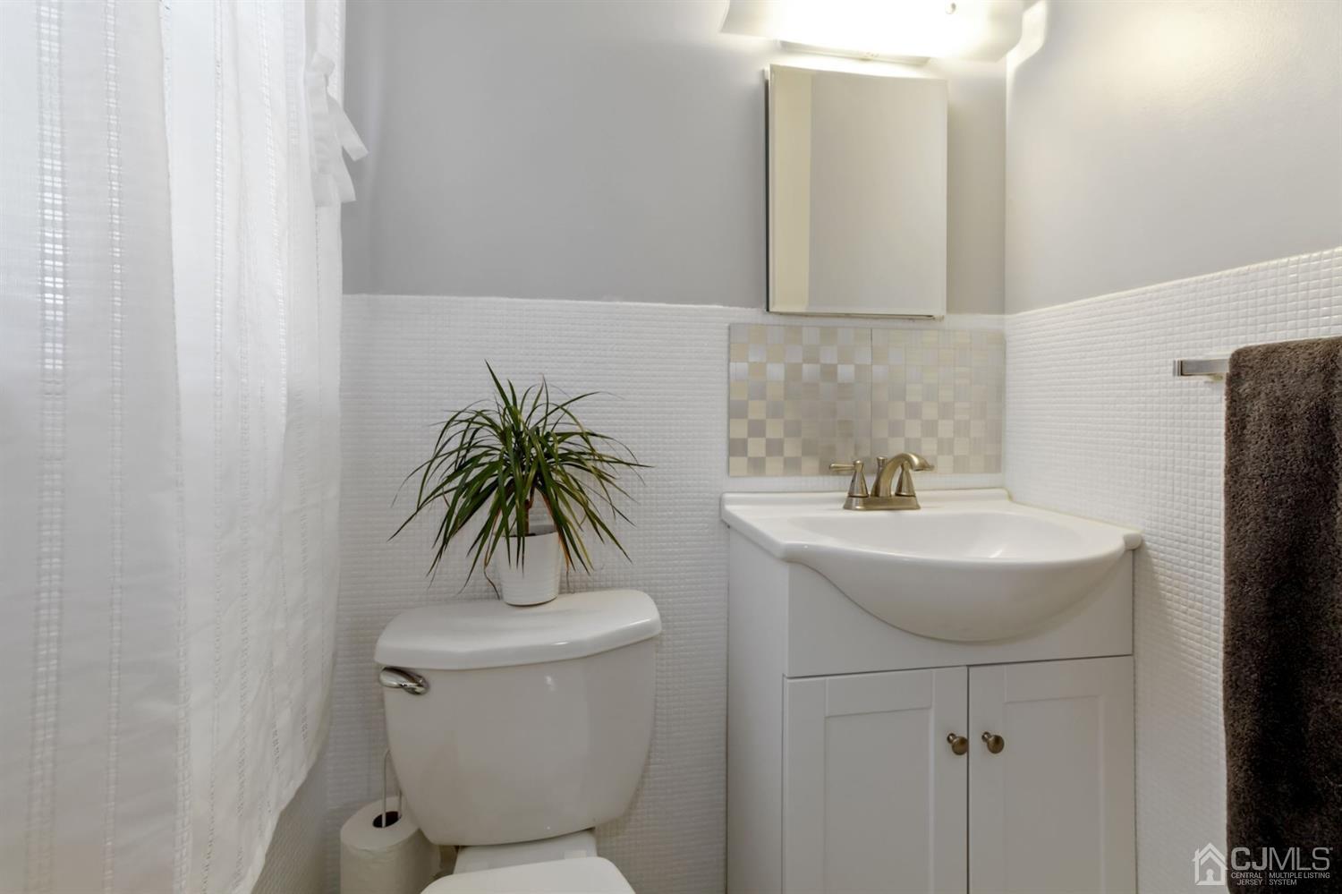 195 Valley View Road Hillside, NJ 07205 - Photo 19 of 29 Gallery Image 19