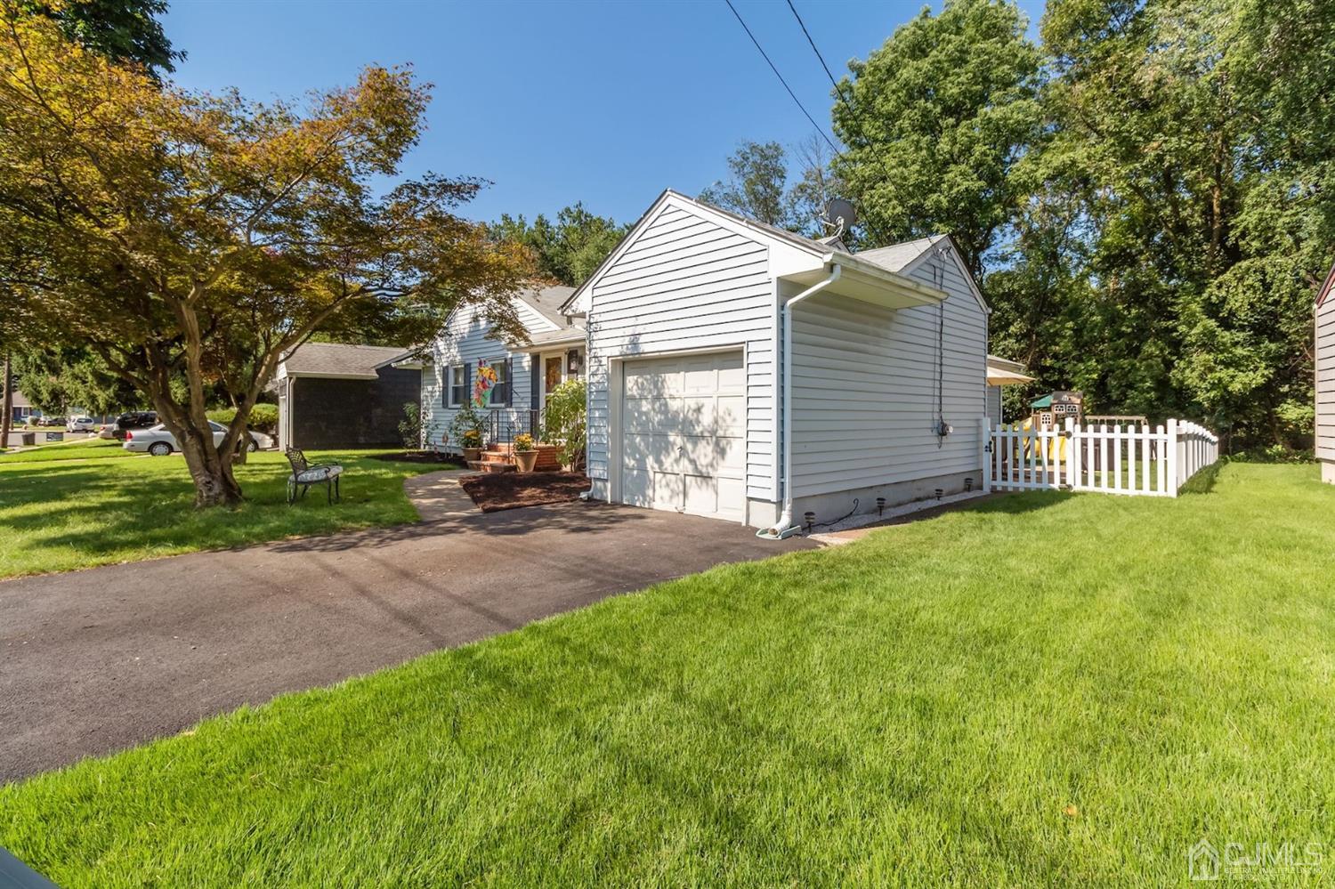 195 Valley View Road Hillside, NJ 07205 - Photo 3 of 29 Gallery Image 3