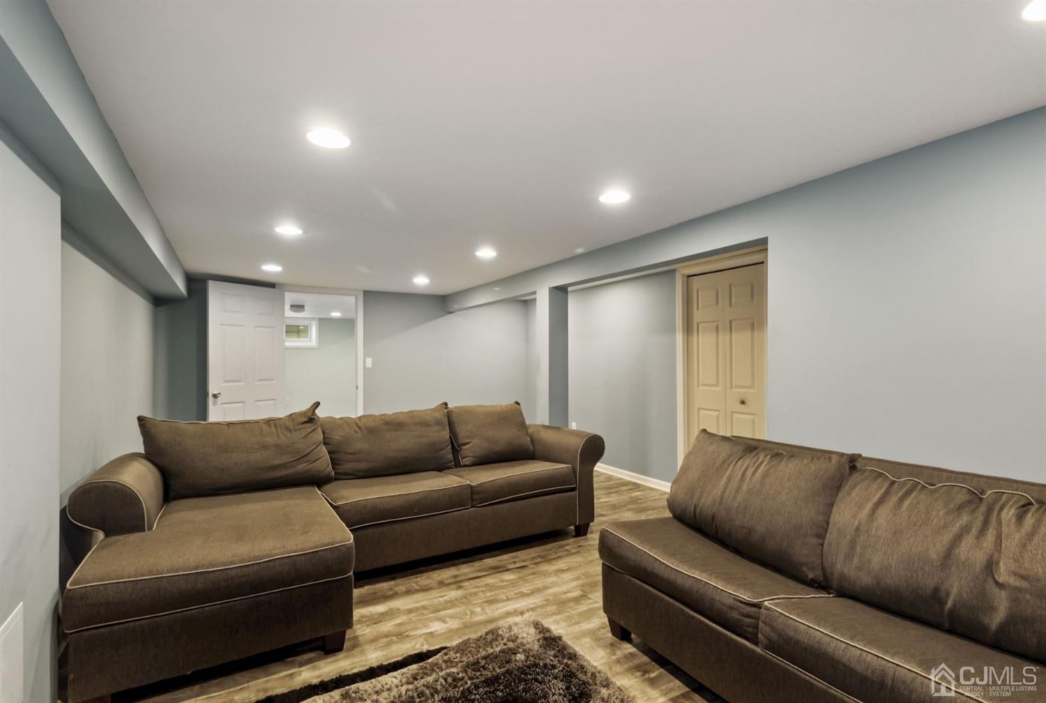 195 Valley View Road Hillside, NJ 07205 - Photo 23 of 29 Gallery Image 23