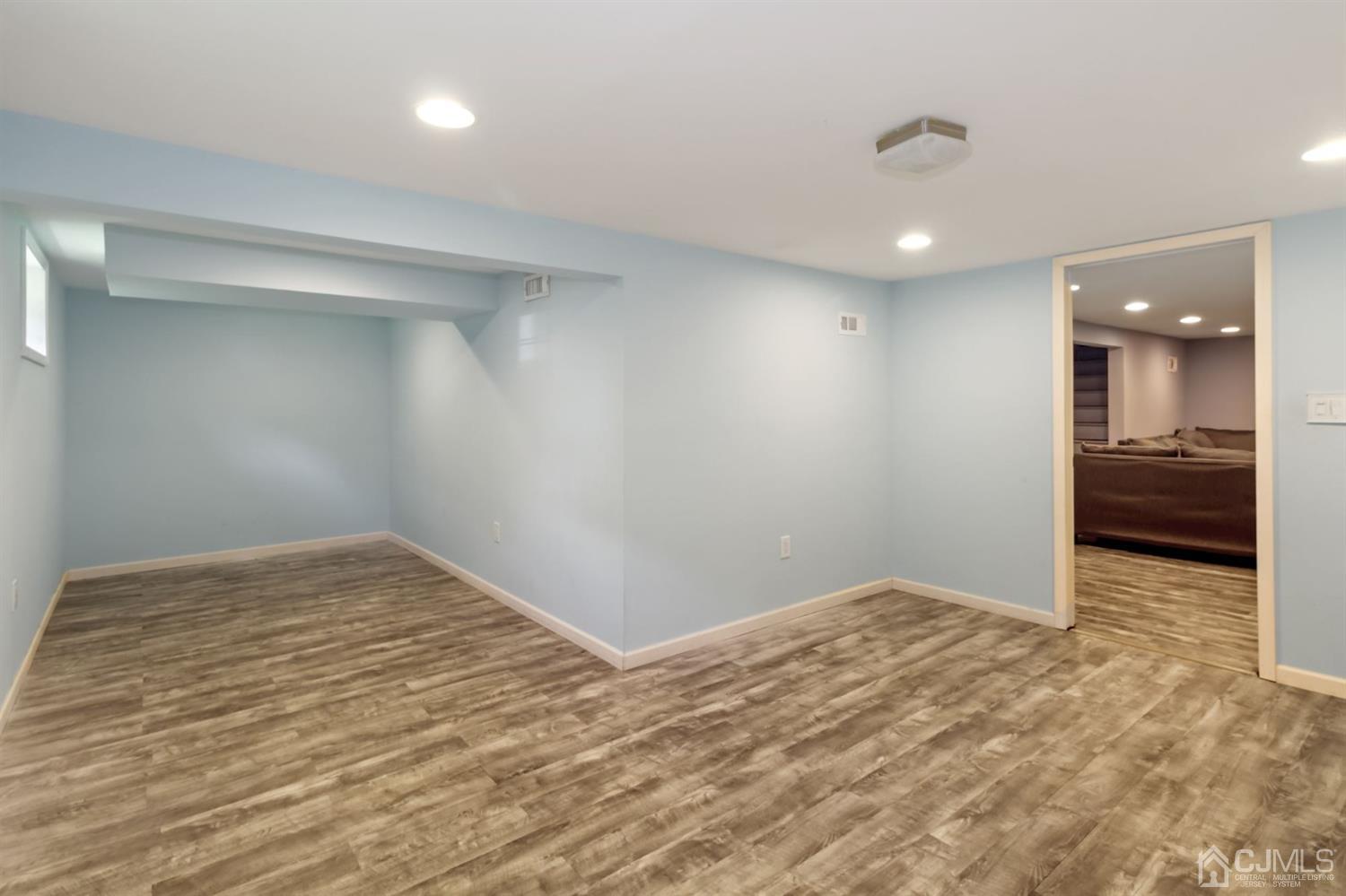 195 Valley View Road Hillside, NJ 07205 - Photo 25 of 29 Gallery Image 25