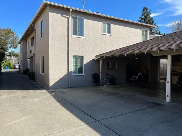 $3,600 | 860 Live Oak Avenue, Unit 3, Menlo Park, CA 94025