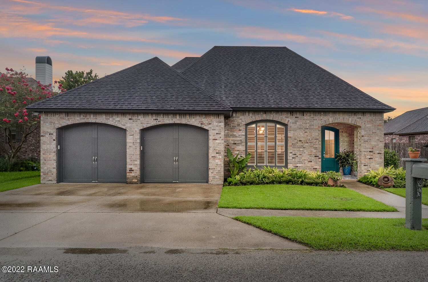 110 Derby Lane Lafayette, LA 70508 - Photo 1 of 23 110 Derby Twilight