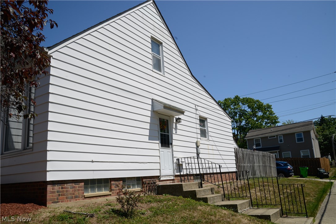 1081 Argonne Road South Euclid, OH 44121 - Photo 2 of 16 Gallery Image 2