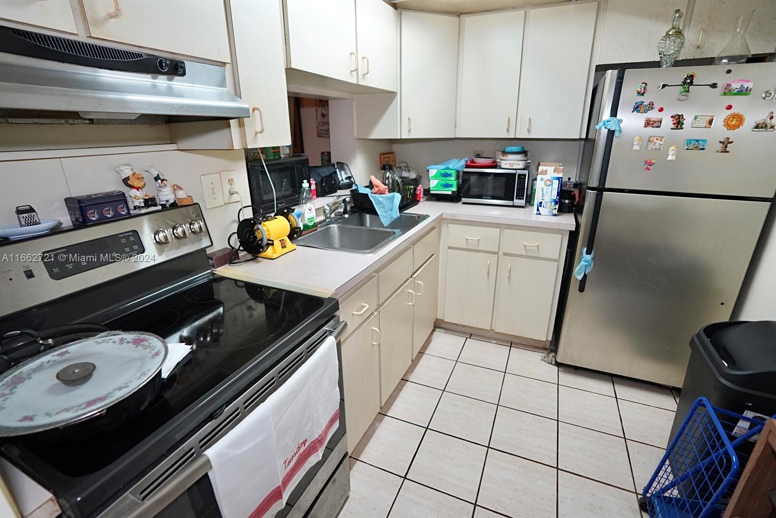 11790 Southwest 18th Street, Unit 2273 Miami, FL 33175 - Photo 8 of 18 a kitchen with a stove and a refrigerator