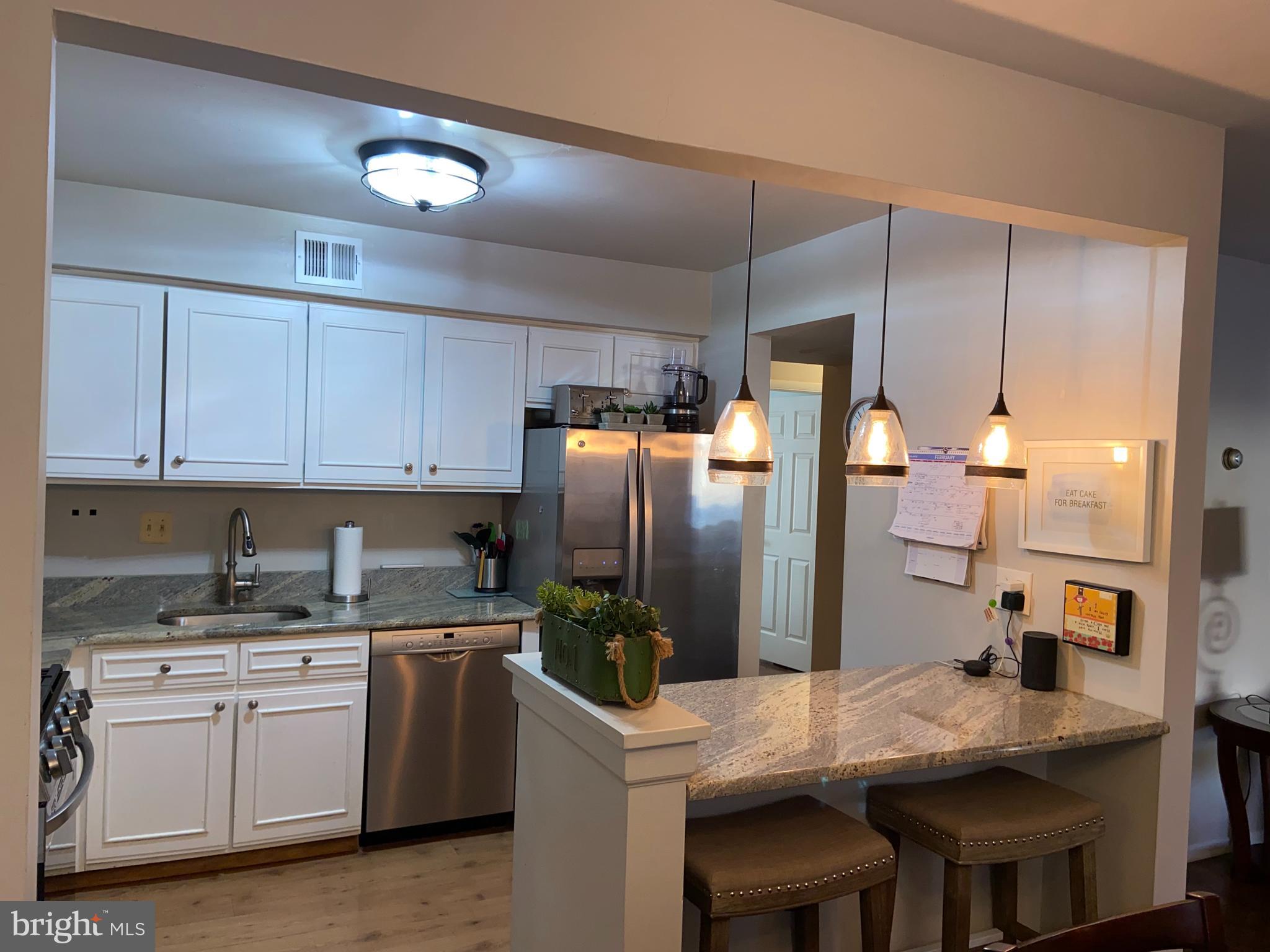2004 Aspen Circle, Unit 2004UD Springfield, PA 19064 - Photo 6 of 21 Kitchen