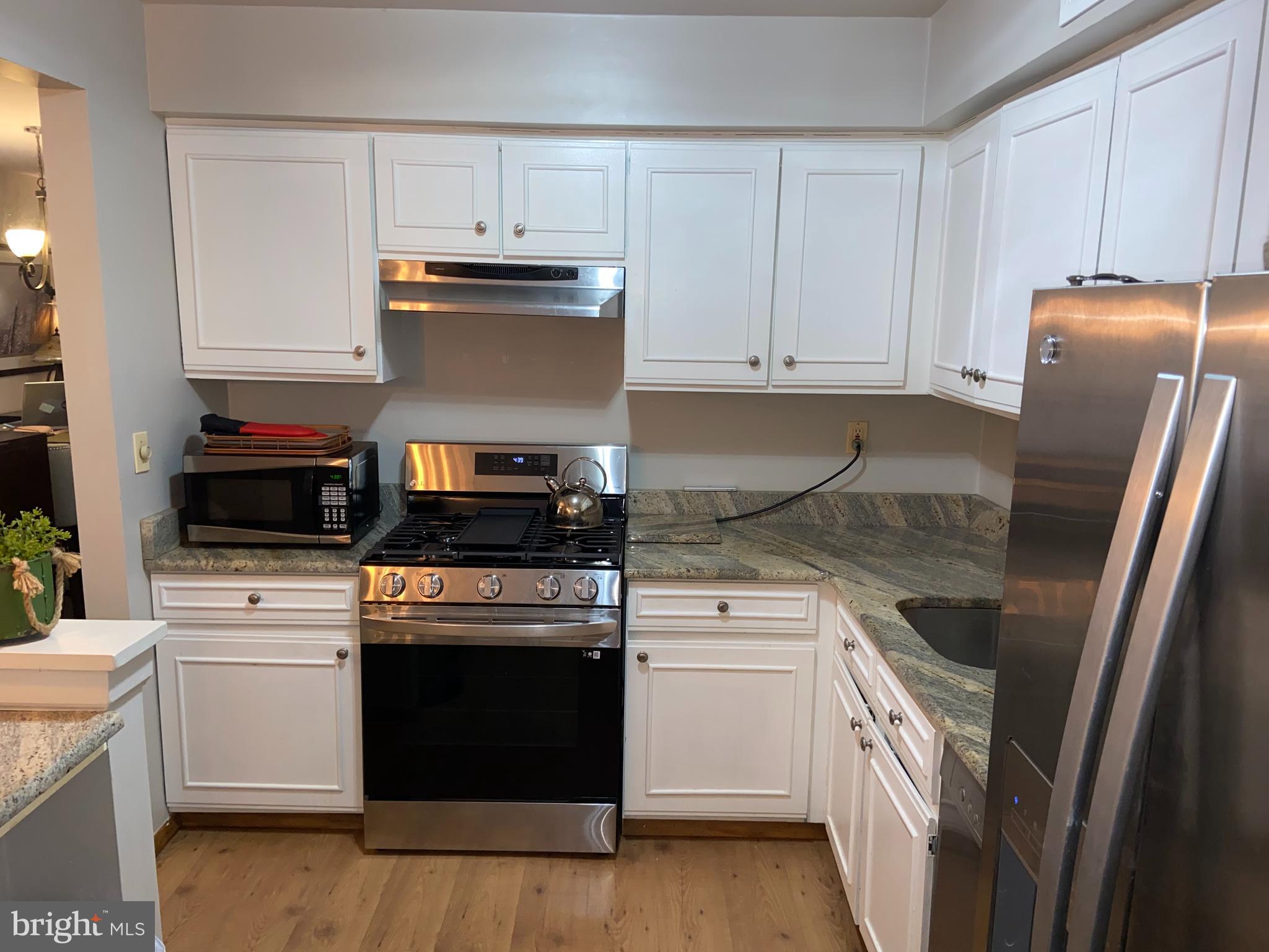 2004 Aspen Circle, Unit 2004UD Springfield, PA 19064 - Photo 7 of 21 Full Kitchen