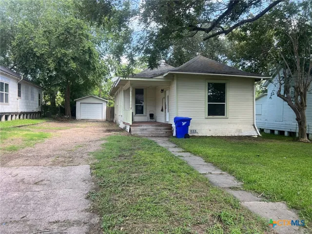 $119,900 | 408 Hubbard Street, Yoakum, TX 77995