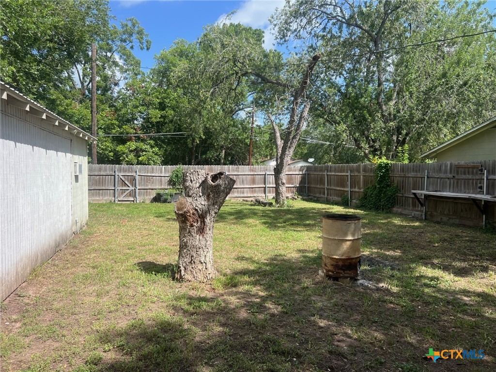 408 Hubbard Street Yoakum, TX 77995 - Photo 21 of 23 a backyard of a house with fountain table and chairs