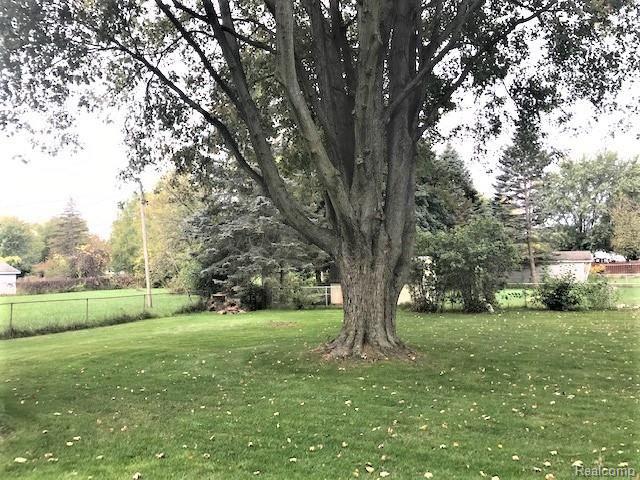 1473 Williamsburg Road Flint, MI 48507 - Photo 29 of 36 IMG_2943.jpg