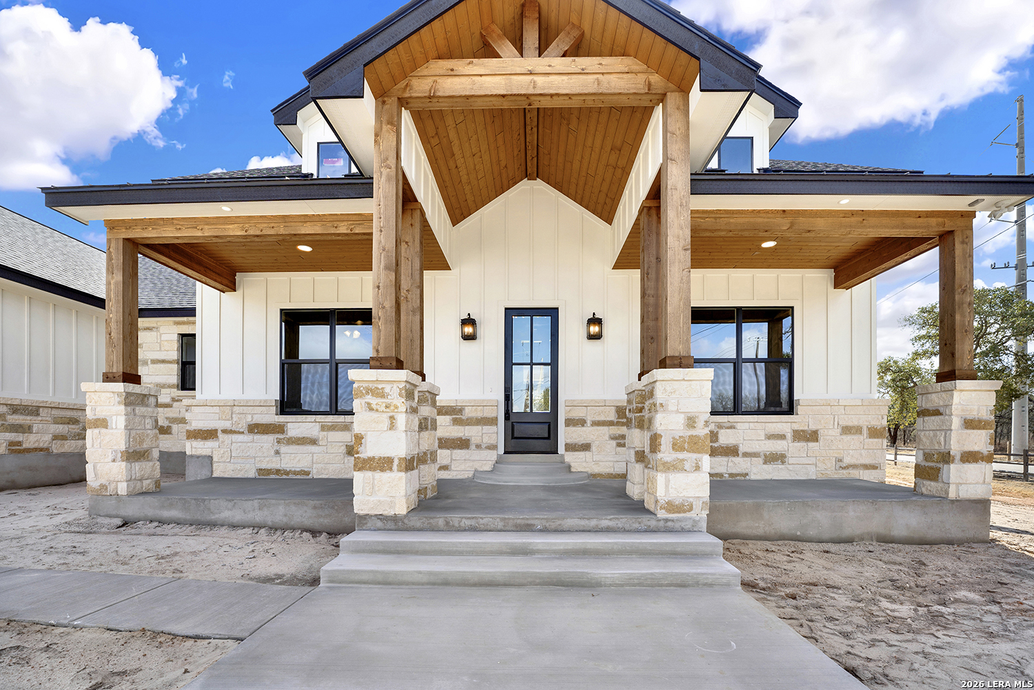 100 Hondo Ridge La Vernia, TX 78121 - Photo 2 of 45