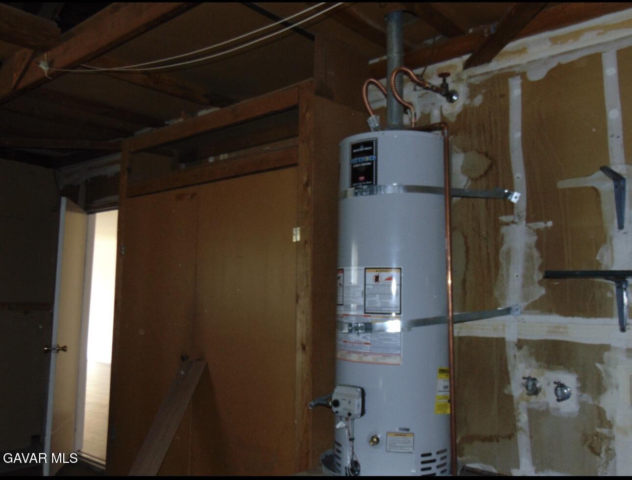 1260 North El Prado Street Ridgecrest, CA 93555 - Photo 21 of 28 a bathroom with a shower