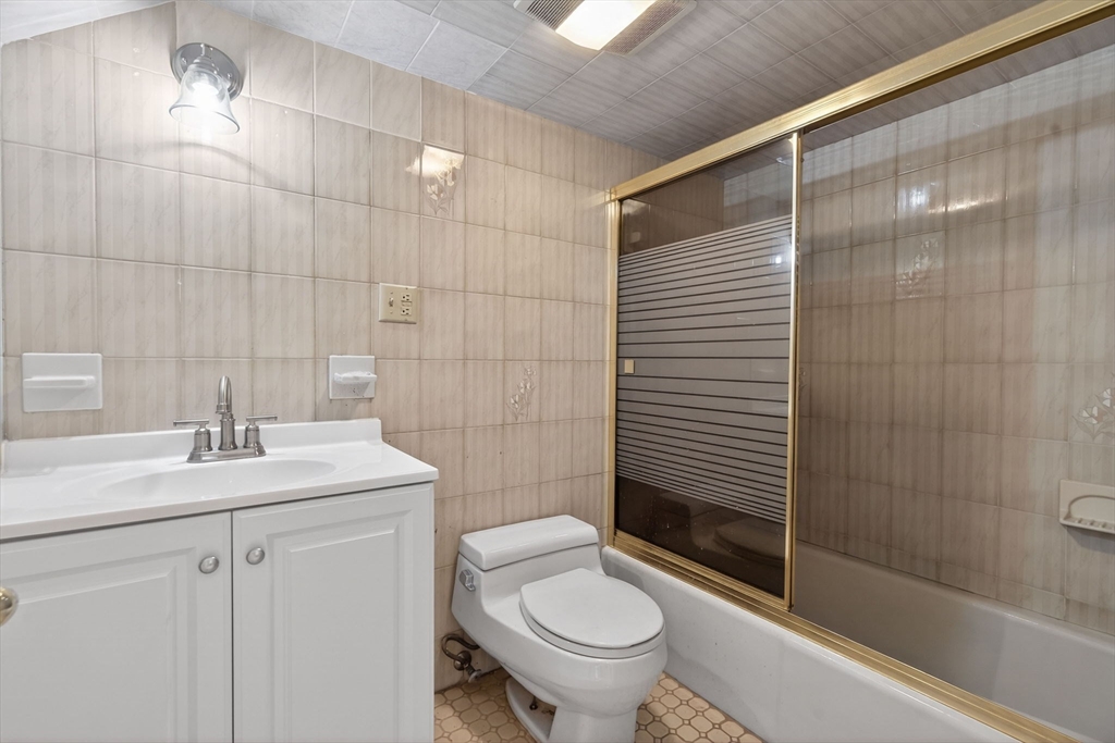 8 Hawthorne Street Watertown, MA 02472 - Photo 28 of 37