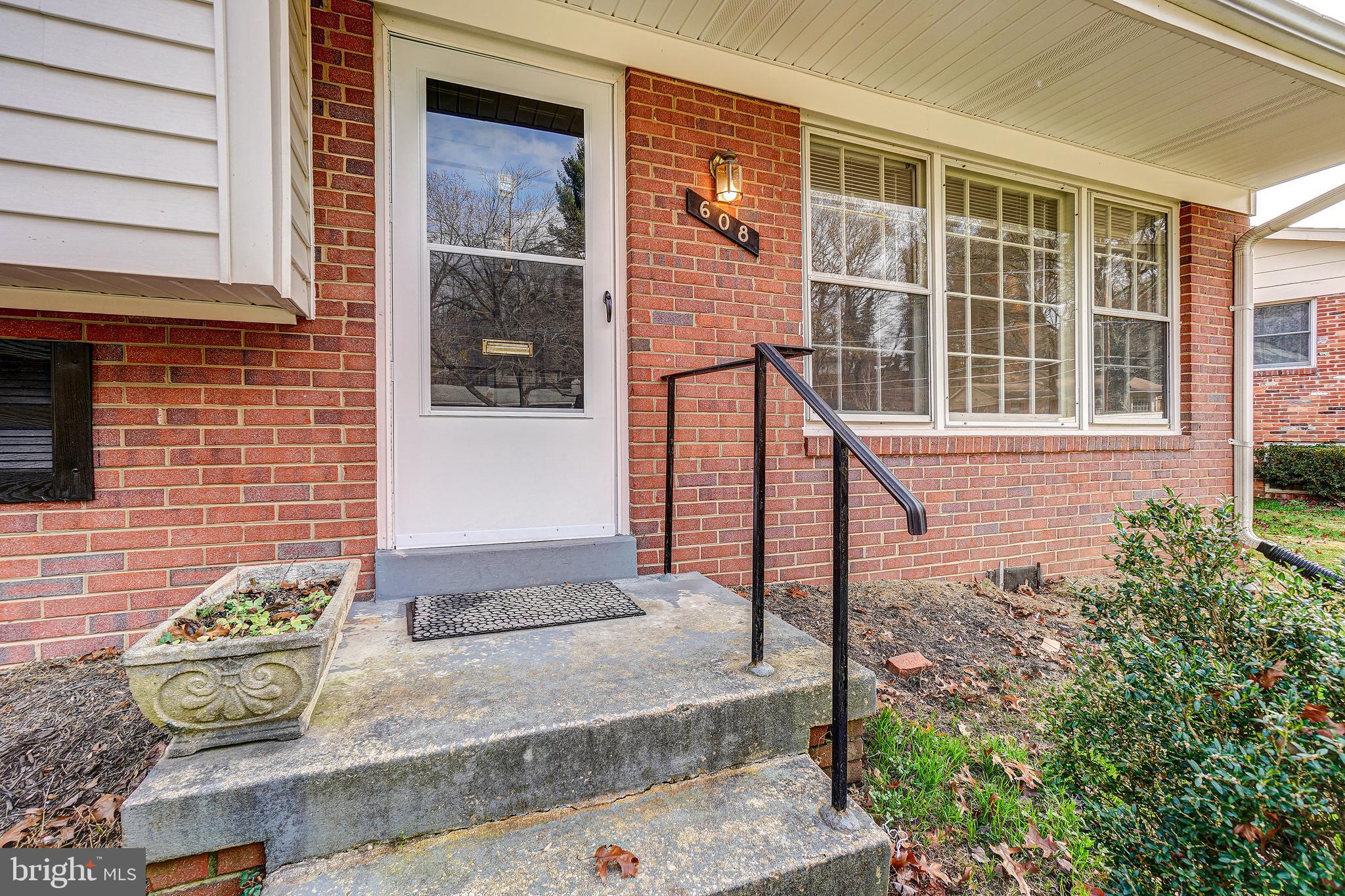 608 Kenbrook Drive Silver Spring, MD 20902 - Photo 4 of 38 Gallery Image 4