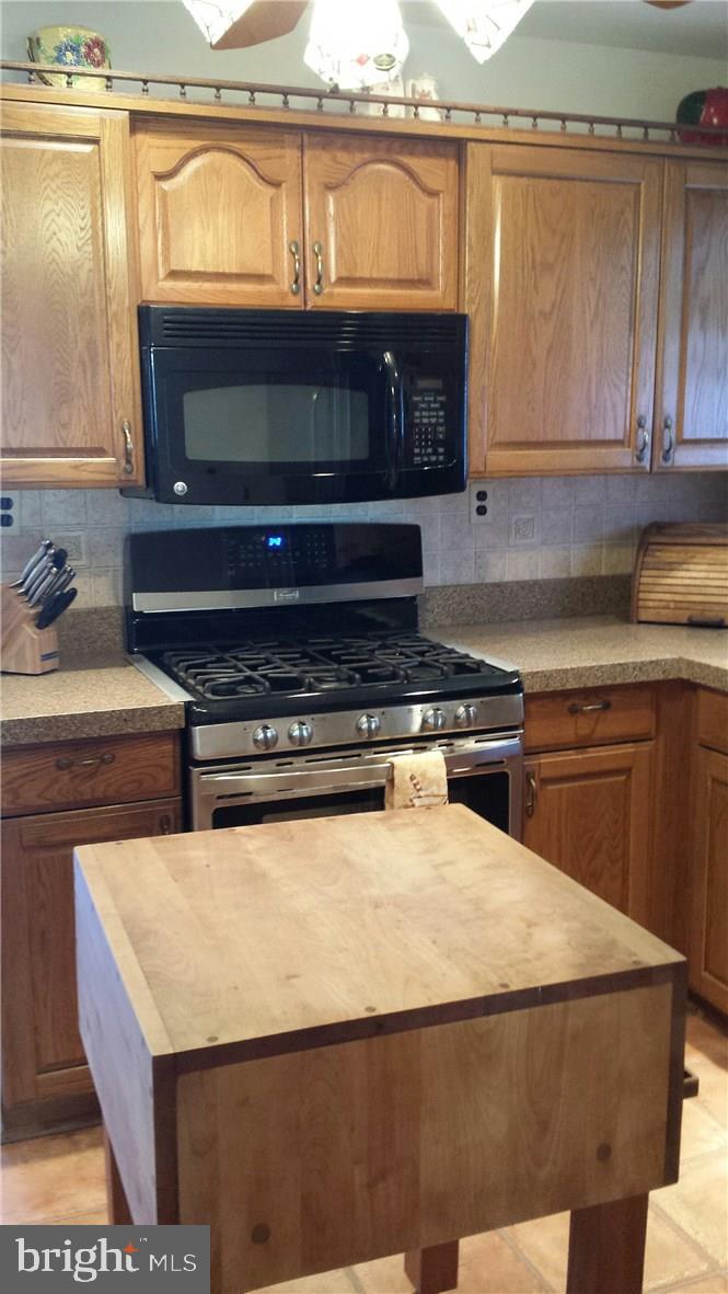 21 West Thames Road Tuckerton, NJ 08087 - Photo 2 of 20