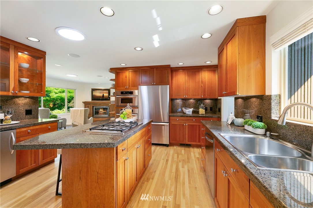 13547 Sherman Road Northwest Seattle, WA 98177 - Photo 9 of 40 Gallery Image 9