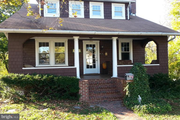 200 Hampton Road Linthicum, MD 21090 - Photo 1 of 24 Exterior (Front)