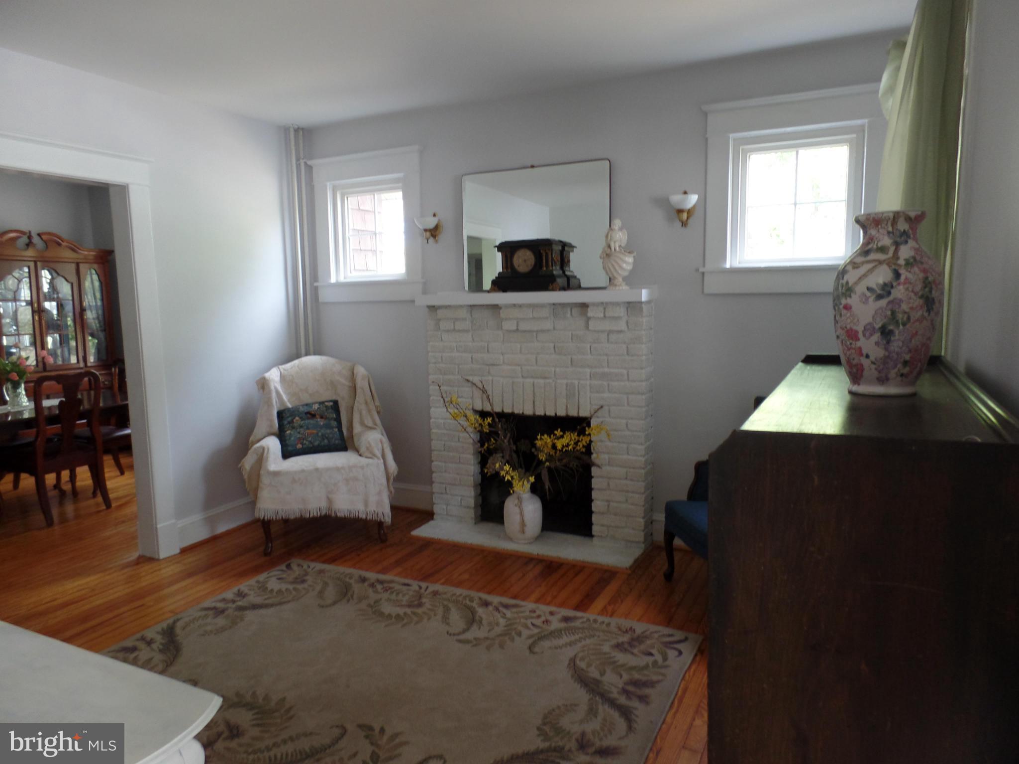 200 Hampton Road Linthicum, MD 21090 - Photo 4 of 24 Living Room