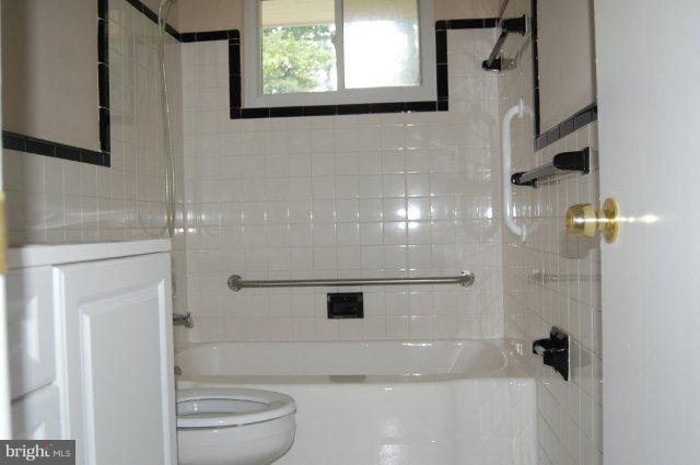 3226 Graham Road Falls Church, VA 22042 - Photo 9 of 19 Bath