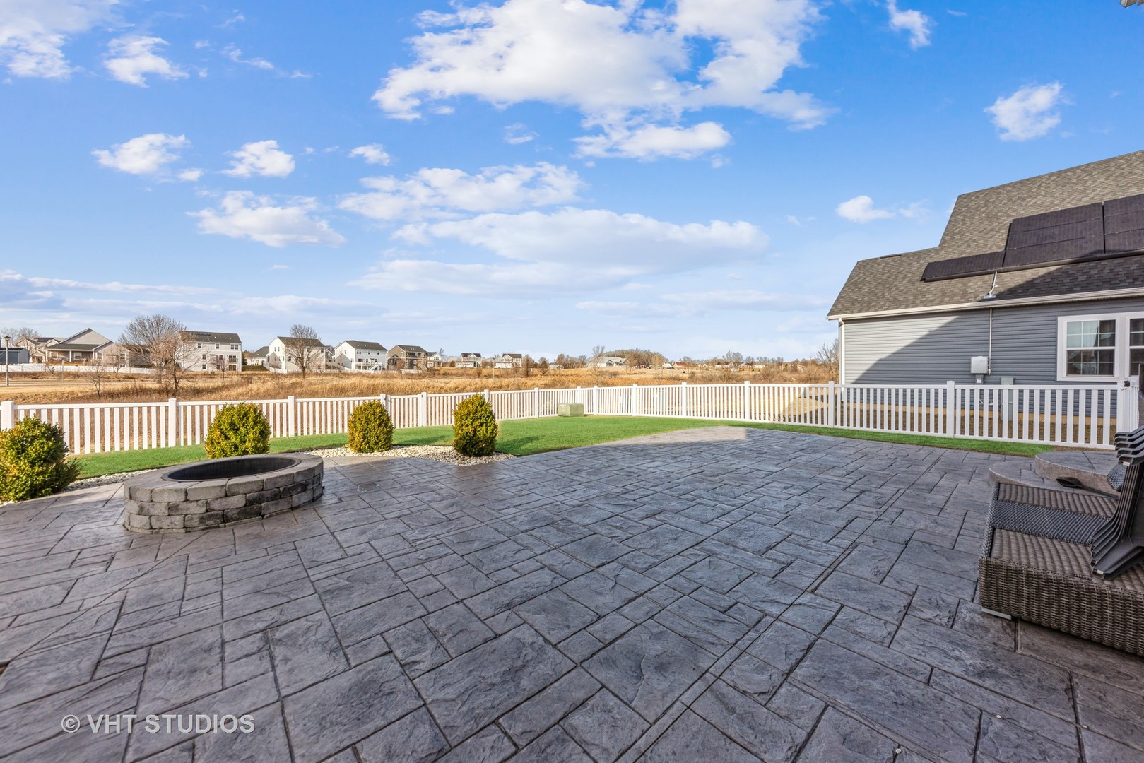 1836 Overview Circle Antioch, IL 60002 - Photo 3 of 24 Gallery Image 3
